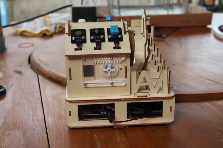 Fenêtres automatiques de maison intelligente ESP32 Fenêtres automatiques de maison intelligente ESP32