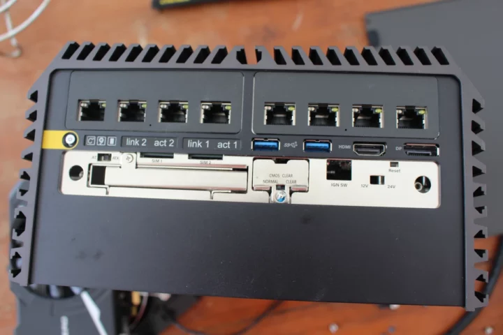 Commutateur d'allumage à double carte SIM pour ordinateur intégré Commutateur d'allumage à double carte SIM pour ordinateur intégré