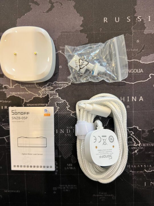 Déballage du capteur de fuite d'eau Zigbee Sonoff SNZB-05P Déballage du SONOFF SNZB-05P