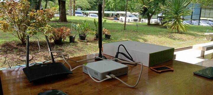 Préparation de la passerelle pour le test de portée de communication. Préparation de la passerelle SenseCap M2 pour le test de portée de communication.