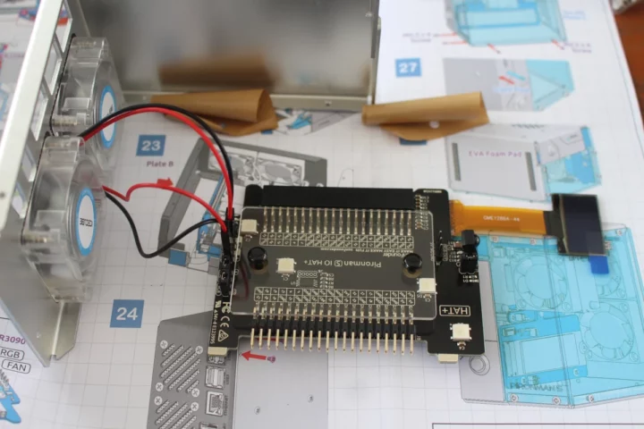 Connexion du ventilateur OLED au Pi 5 IO HAT Plus Connexion du ventilateur OLED au Pi 5 IO HAT+