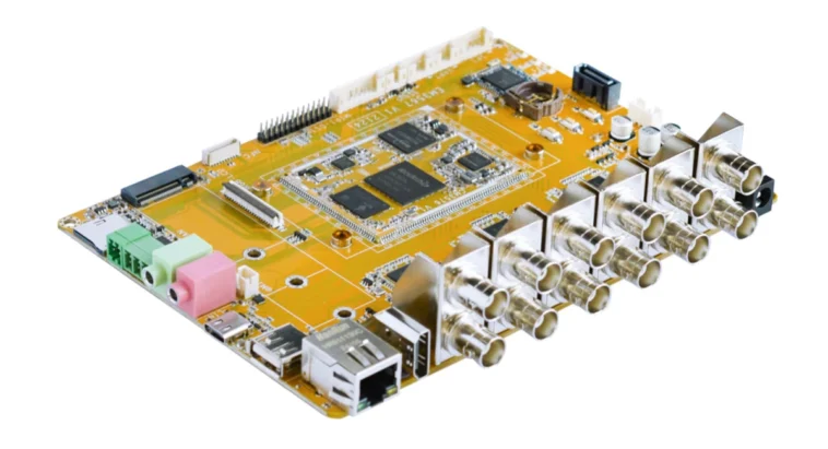Le SoM crénelé Rockchip RK3576 alimente la carte de développement avec 12 entrées de caméra analogiques 1 Rockchip RK3576 SBC with 12 analog cameras