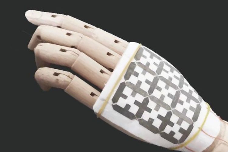 Capteur de gouttelette bionique auto-alimenté améliorant la perception robotique 1 Self-Powered Bionic Droplet Sensor Enhances Robotic Perception