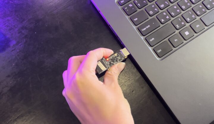 Insérer l'eMMC dans l'ordinateur portable