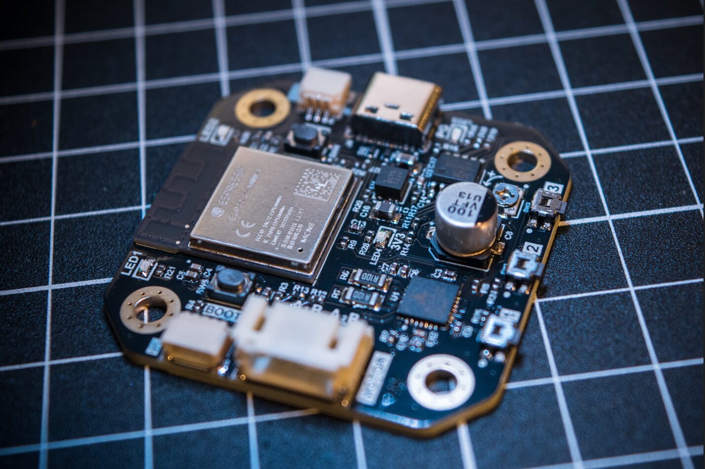 Ensembles de pilotes et de contrôleurs de moteur intégrés ESP32-S3 et TMC2209 pour applications IoT 37 PD Stepper integrated stepper motor driver and controller with USB-C