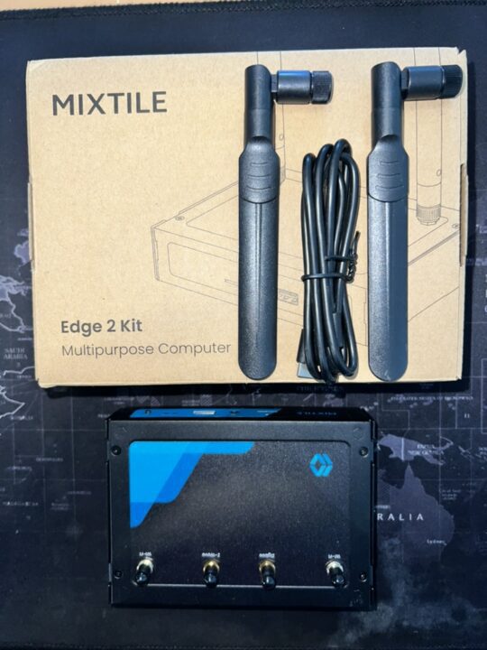 Déballage du kit Mixtile Edge 2 Déballage du kit Mixtile Edge 2