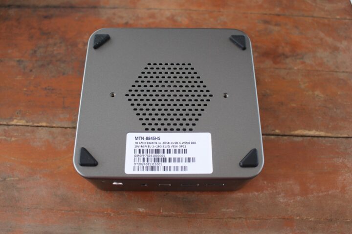 Mini PC MTN-8845HS en bas Mini PC MTN-8845HS en bas