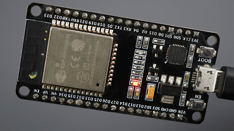 MicroPython : ESP32 – Premiers pas avec Bluetooth Low Energy (BLE) 24 Carte ESP32 LED intégrée éteinte FAIBLE