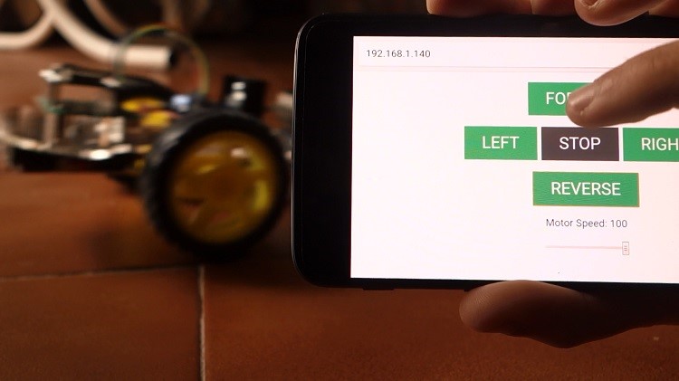 Démonstration télécommandée du robot de voiture Wi-Fi ESP32