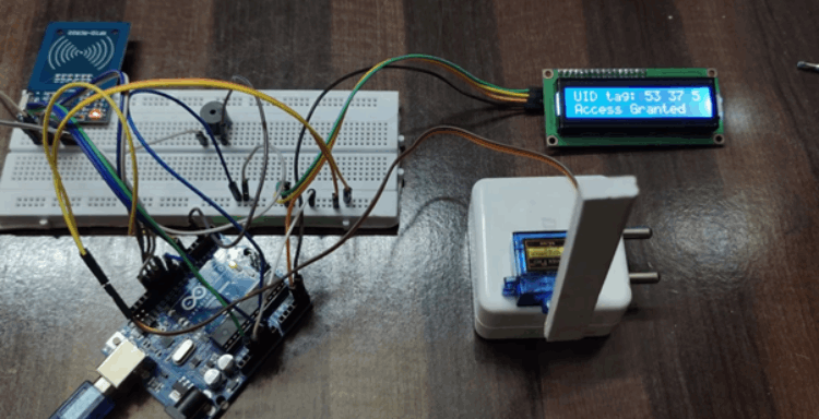 Taxe de péage intelligente utilisant Arduino Uno fonctionnant 