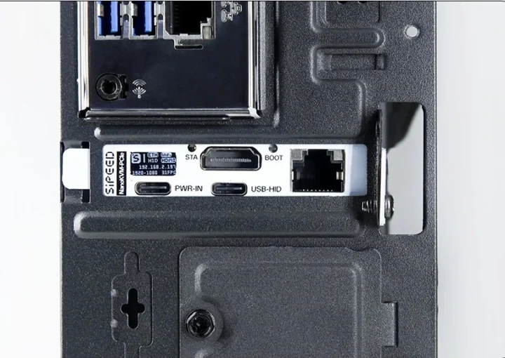 NanoKVM PCIe installé sur PC NanoKVM-PCIe installé sur PC