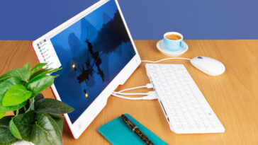 Lancement du PC clavier Raspberry Pi 500 avec un moniteur Raspberry Pi de 15,6 pouces