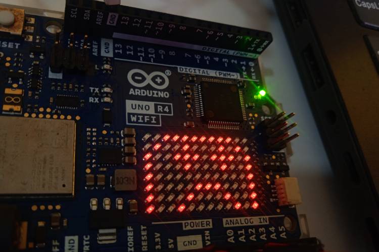 Construisez un système d'arrosage automatique simple pour les plantes à l'aide d'Arduino 26 Triste expression sur la matrice LED