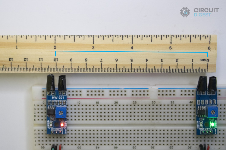 Comment construire un capteur de vitesse en utilisant Arduino? 7 Mesurer la distance entre les deux capteurs IR