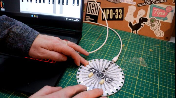 Contrôleur de capteur tactile à rayures connecté au PC