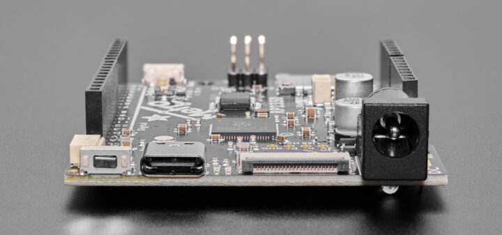 1741555951 289 Le tableau de developpement Adafruit Metro RP2350 suit le facteur