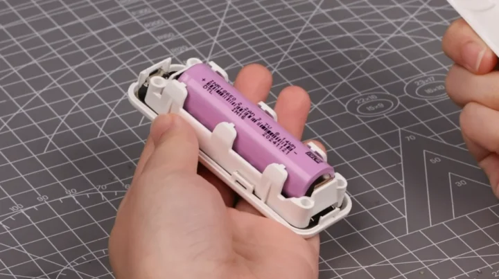 Batterie Li-ion 18650 pour le bouton IoT ESP32-C6