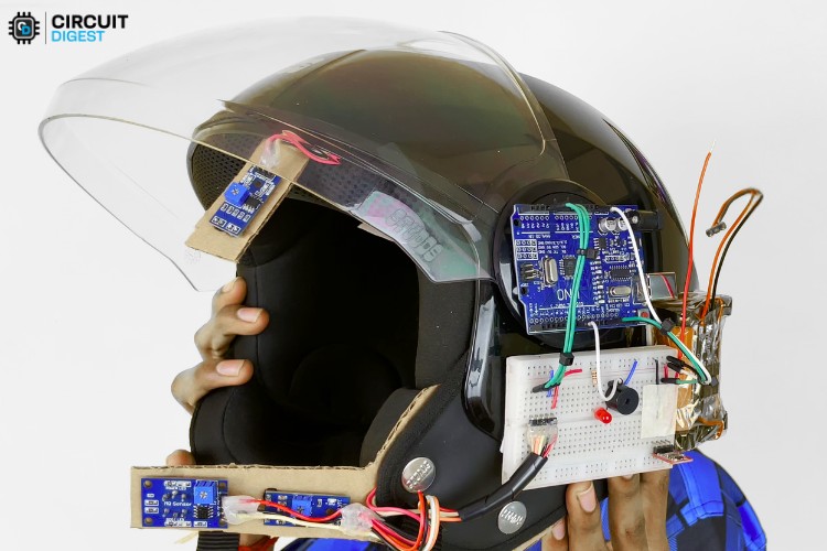 Comment construire un casque intelligent en utilisant Arduino? 4 Côté émetteur de casque intelligent assemblé