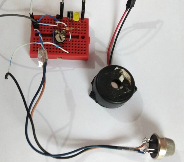   Circuit d'alarme de détecteur de fumée simple