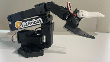 SO-ARM101 robotic arm with hugging face support