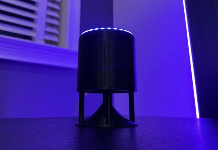 Assistant vocal bricolage dans une enceinte imprimée en 3D