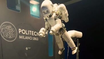 iRonCub3 Humanoid Robot Achieves Jet-Powered Flight