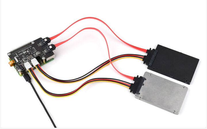 PCIe à 2-CH SATA HAT + avec des lecteurs SATA connectés