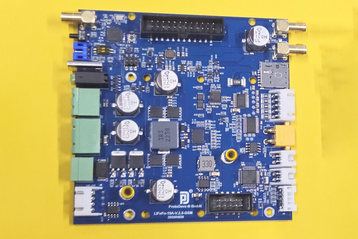 rotoDevs GmbH PD.Charger-GSM v2.5 industrial solar MPPT charger
