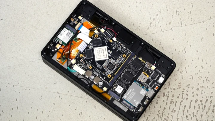 RCORE V2 installé dans MNT Reform Pocket