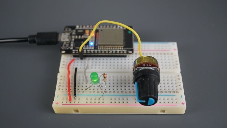 ESP32 avec une LED et un potentiomètre