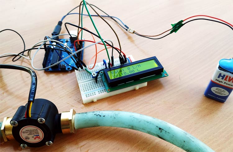 Capteur de débit d'eau utilisant Arduino
