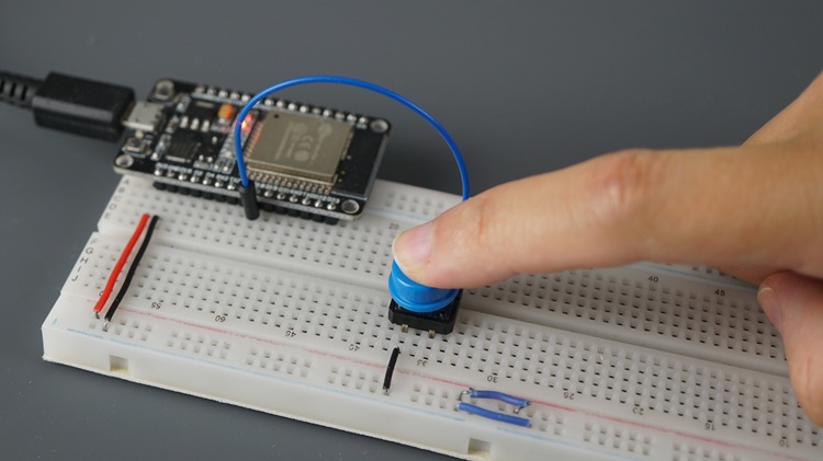 Appuyer sur un bouton poussoir connecté à l'ESP32