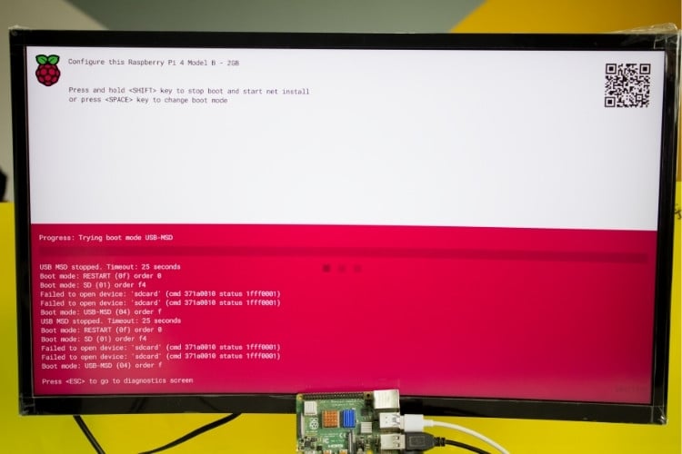 Écran de démarrage WoR UEFI affiché lors du premier démarrage de Windows 11 sur Raspberry Pi