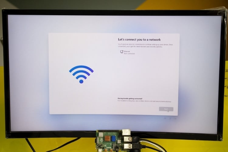 Écran de connexion réseau Windows 11 lors de la configuration du Raspberry Pi avec option de contournement disponible
