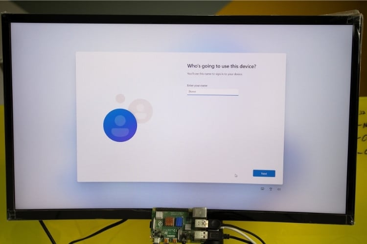 Écran de configuration de l'appareil Windows 11 après avoir contourné avec succès les exigences réseau sur Raspberry Pi