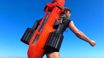 Makers Attempt to Build Underwater Vehicle to Outswim Sharks