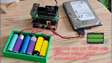 Rapsberry Pi 5 UPS with four external battery packs