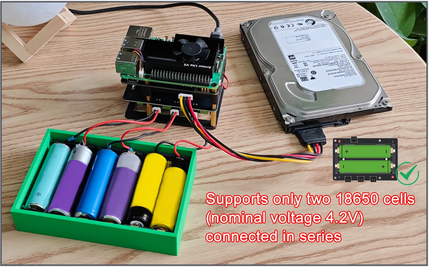 Rapsberry Pi 5 UPS with four external battery packs