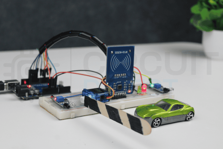 Sortie du moniteur série affichant la carte RFID détectée mais l'accès refusé en raison d'un solde insuffisant dans le système de péage automatisé