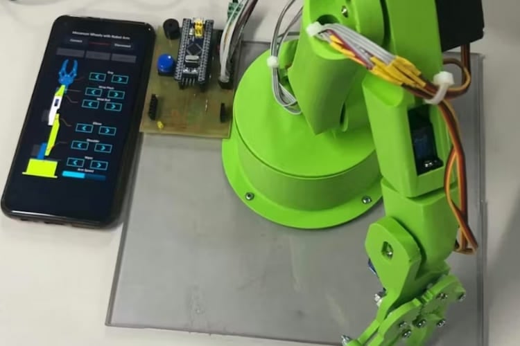 Un bras robotique 6-DOF fonctionnant à l'aide de modules STM32 et ESP32 avec contrôle de mouvement basé sur un smartphone.