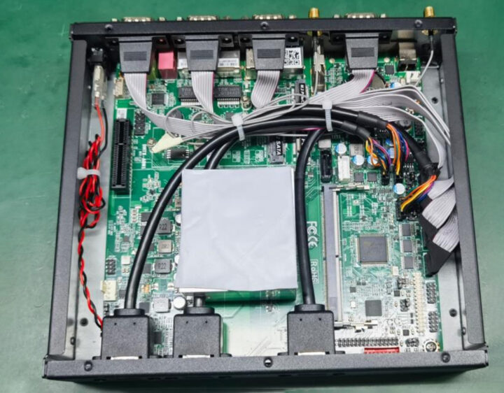 Composants internes du Jetway B903DMTX