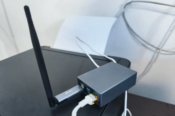 Dongle Plus MG24 Raspberry Pi 4