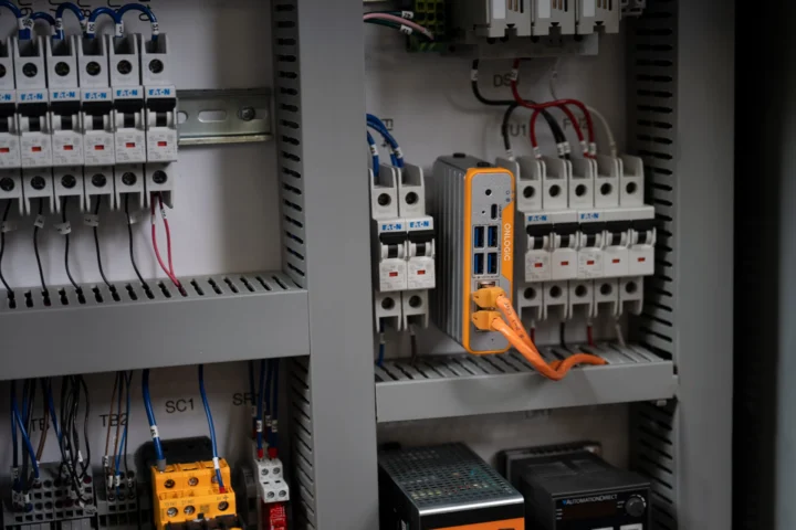 Armoire de montage sur rail DIN OnLogic CL260