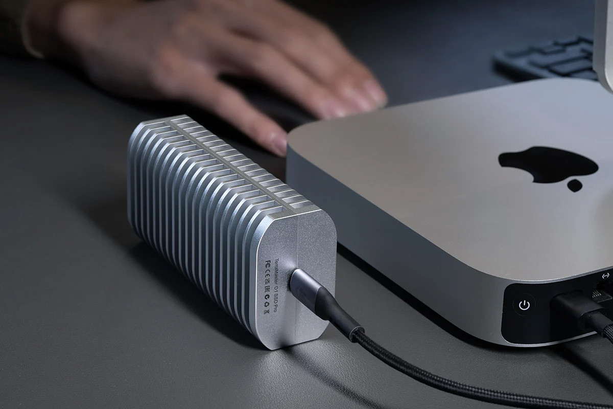 TerraMaster D1 SSD Pro Thunderbolt 5 SSD enclosure connected to MAC Mini