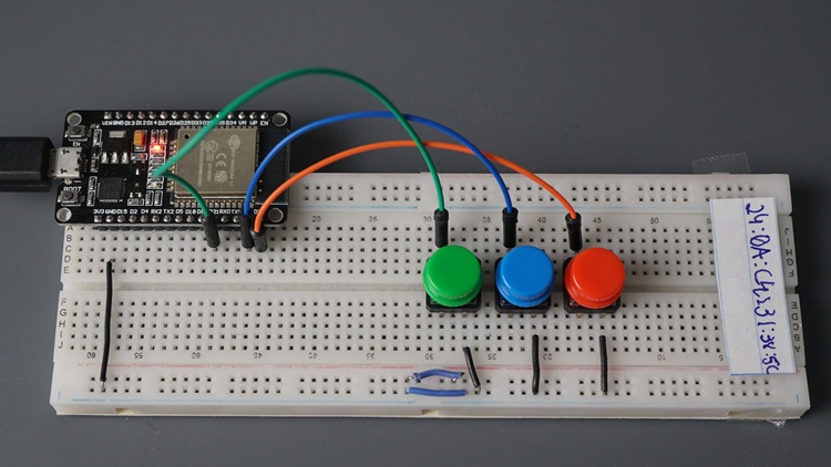 MicroPython : ESP-NOW avec ESP32 (un à plusieurs) 7 Contrôleur ESP32 ESP-NOW avec trois boutons-poussoirs
