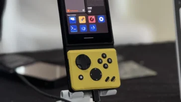 Mecha comet handlheld linux computer