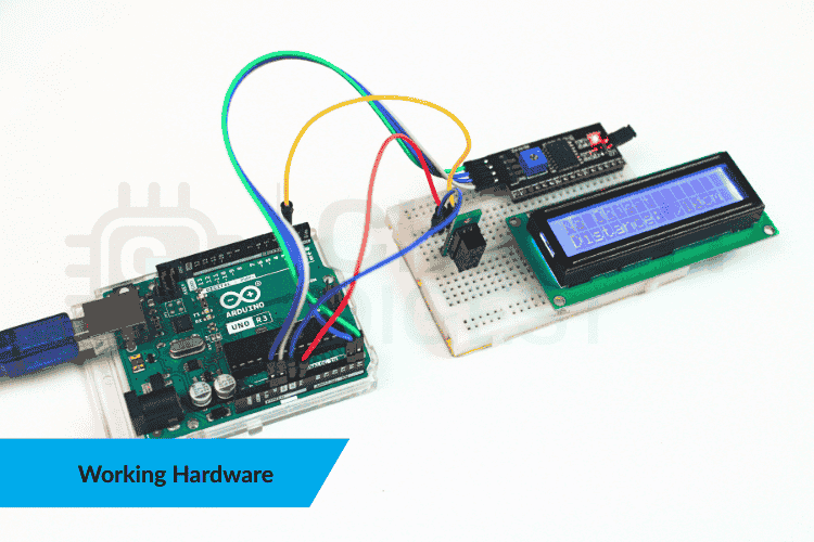 Configuration matérielle assemblée montrant le capteur GP2Y0D80Z0F interfacé avec Arduino Uno et un écran LCD en fonctionnement