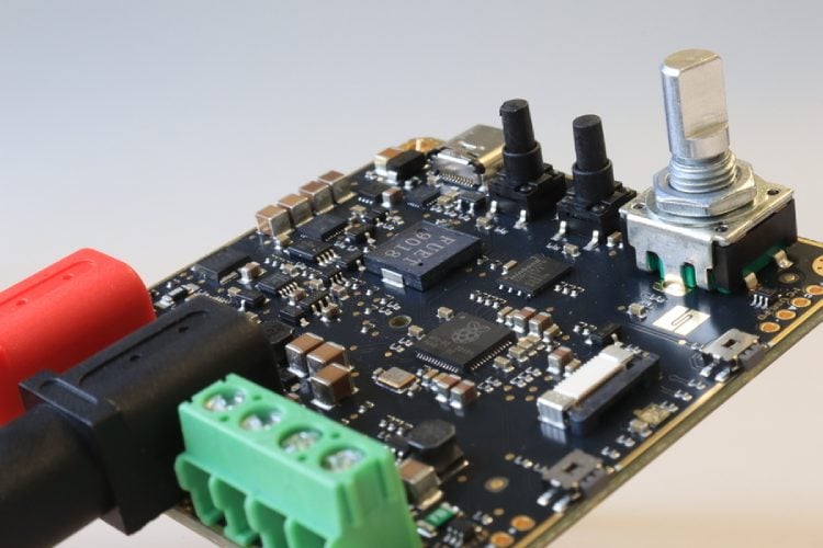 Gros plan du circuit imprimé PD240W