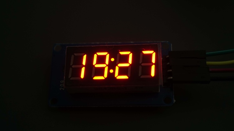 ESP32 : 10 projets faciles pour les débutants 7 Horloge Internet numérique ESP32 TM1637