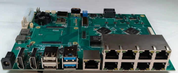Carte support Raspberry Pi CM5 mini ITX 9 ports Ethernet Carte support Raspberry Pi CM5 mini ITX 9 ports Ethernet